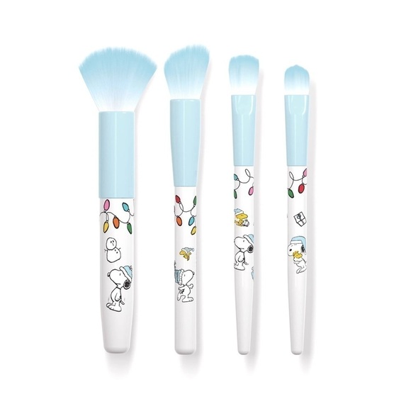 Wet n Wild x Peanuts 4 Piece Makeup Brush Set - Picture 1 of 3